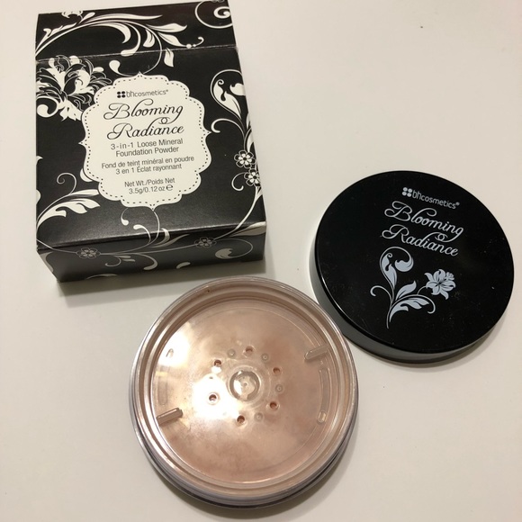 BH Cosmetics Loose Mineral Foundation Powder - Picture 2 of 3